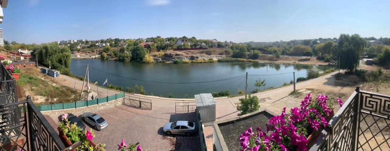 Hotel Melania à Umanʼ Extérieur photo