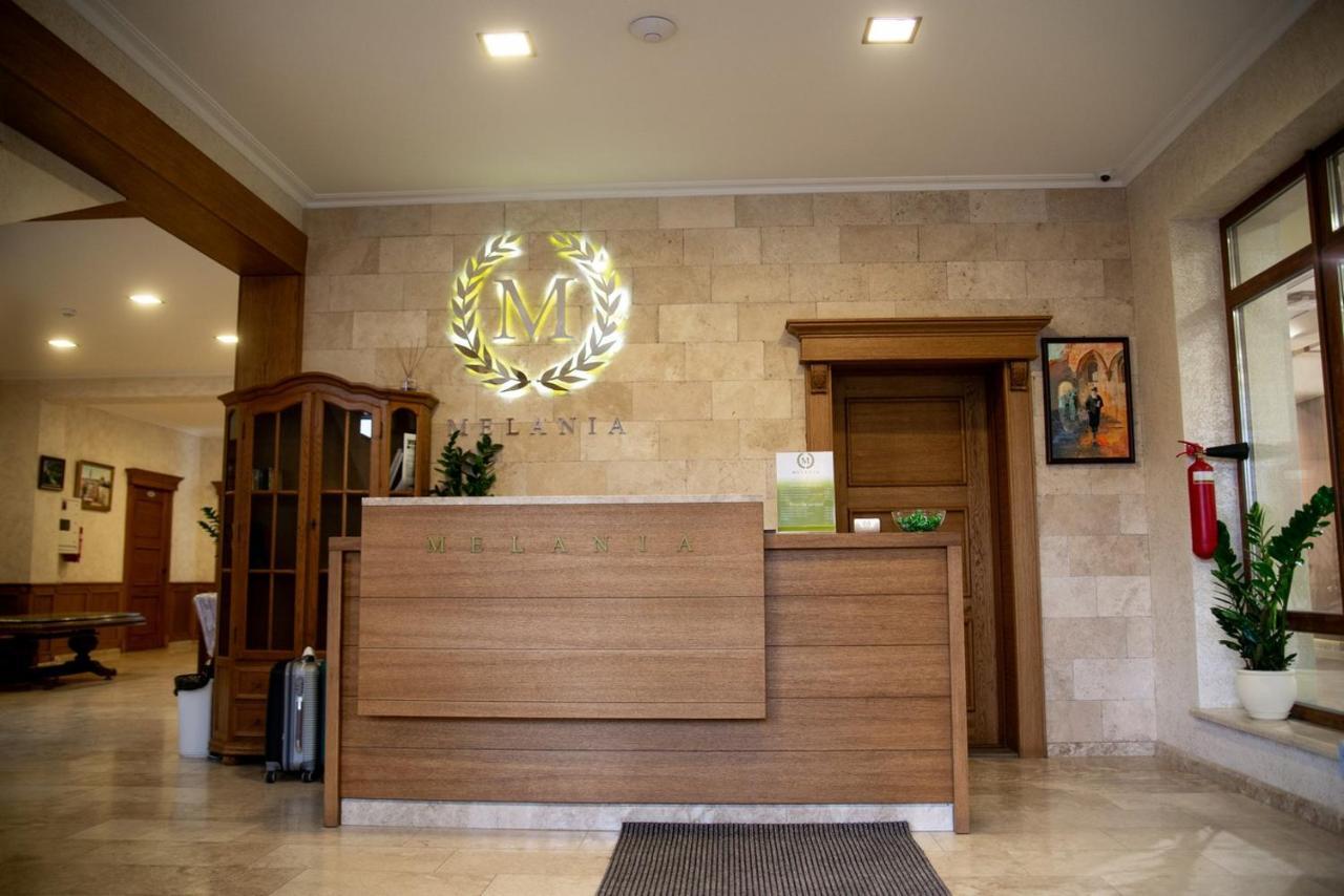 Hotel Melania à Umanʼ Extérieur photo