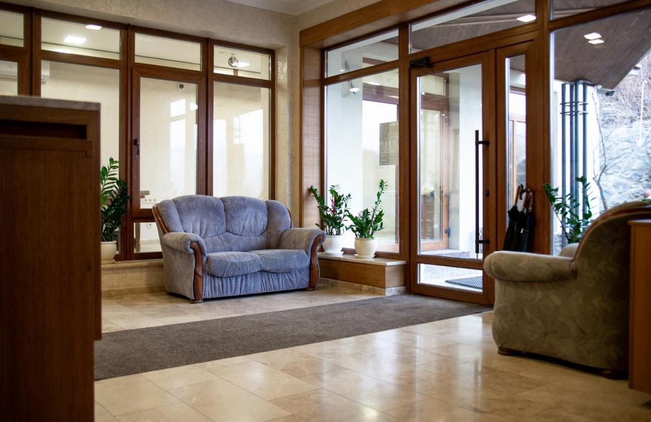 Hotel Melania à Umanʼ Extérieur photo