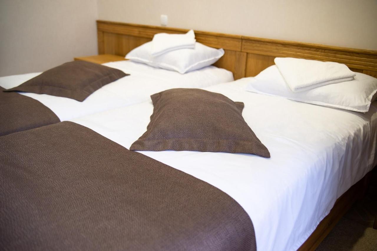 Hotel Melania à Umanʼ Extérieur photo