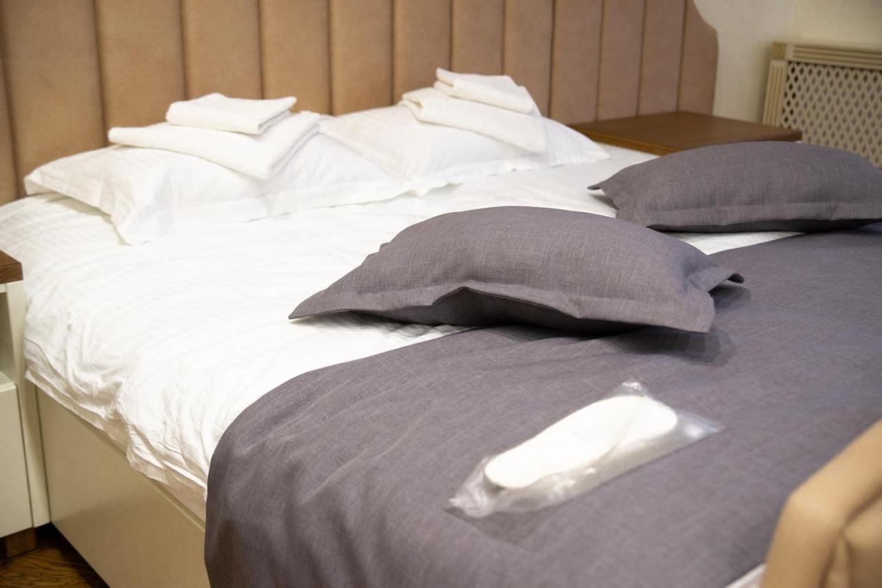 Hotel Melania à Umanʼ Extérieur photo