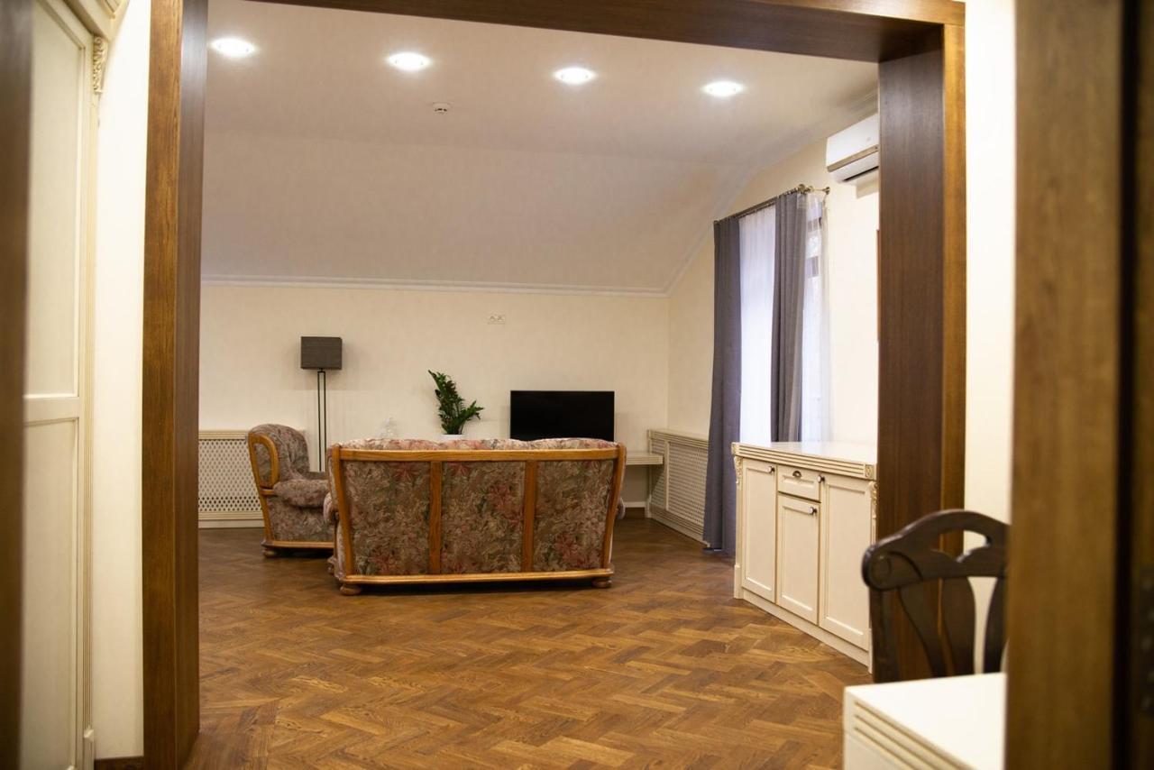 Hotel Melania à Umanʼ Extérieur photo