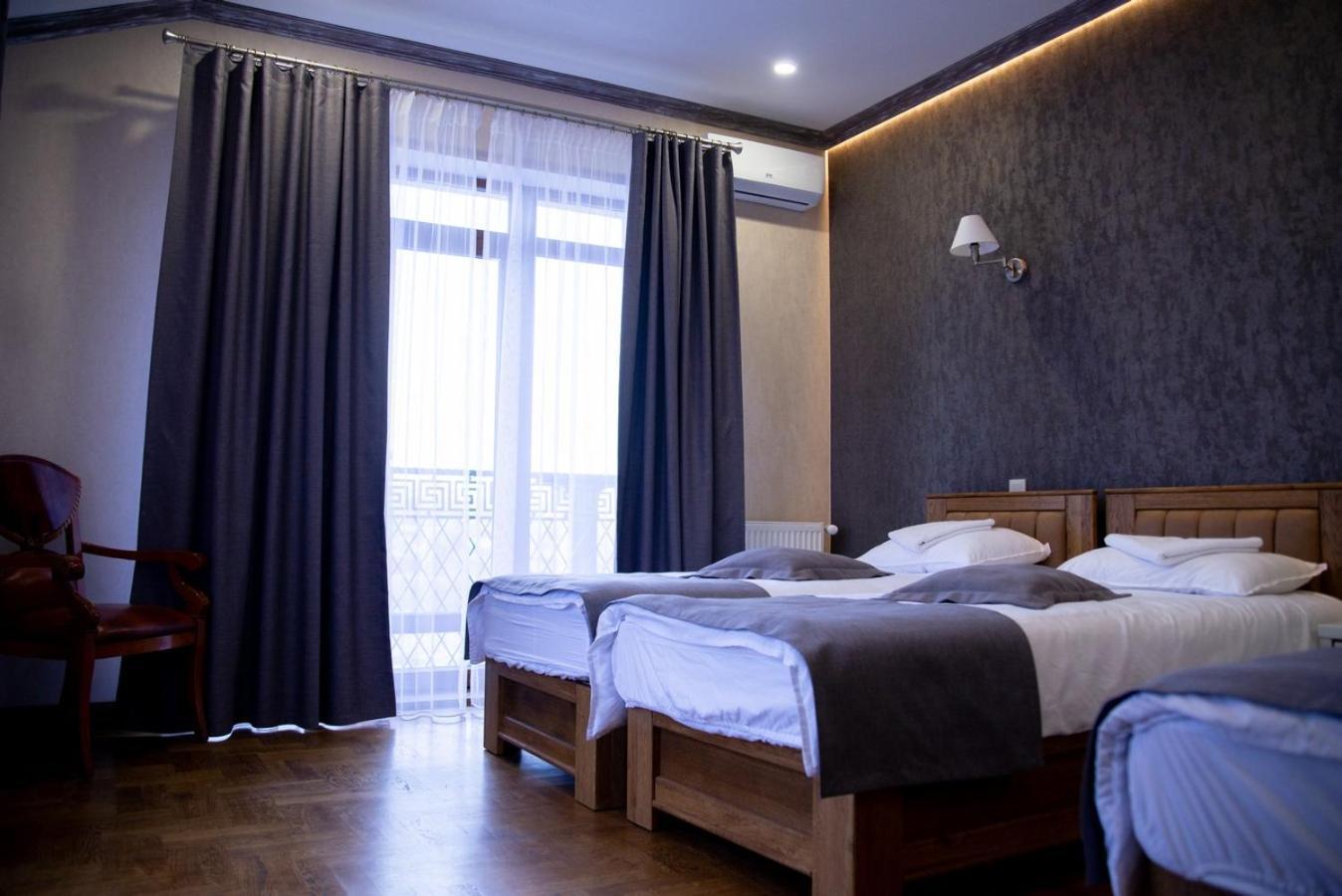 Hotel Melania à Umanʼ Extérieur photo