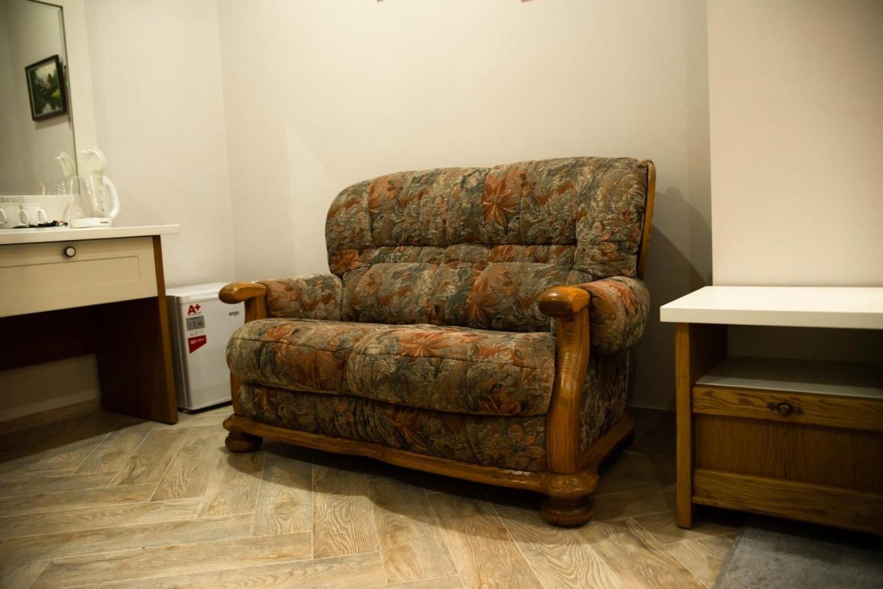 Hotel Melania à Umanʼ Extérieur photo