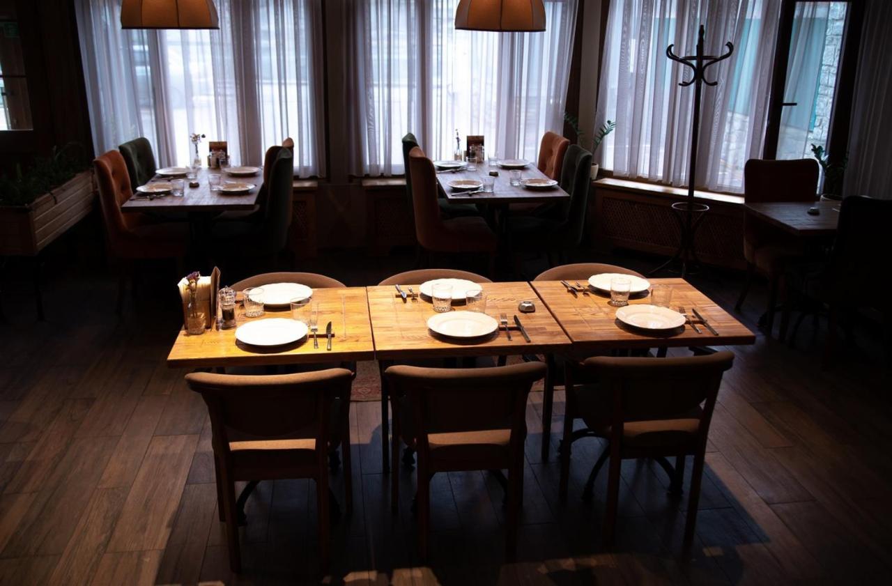 Hotel Melania à Umanʼ Extérieur photo