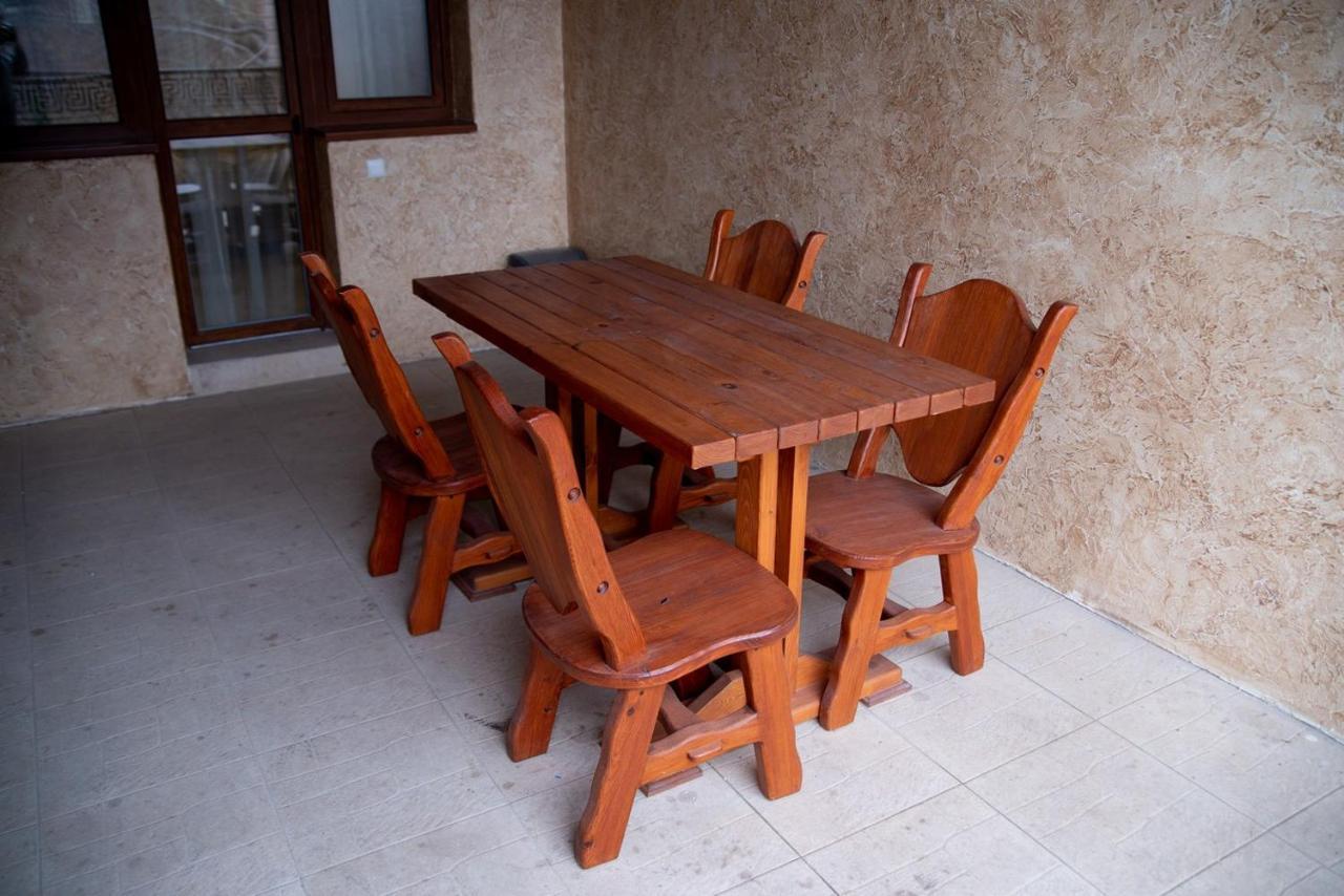Hotel Melania à Umanʼ Extérieur photo