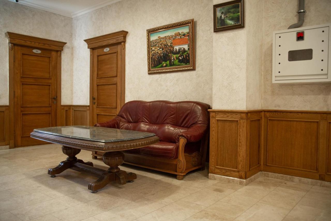 Hotel Melania à Umanʼ Extérieur photo